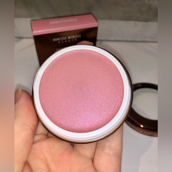BNIB Danessa Myricks Yummy Skin Blurring Balm Powder Lowlighter - Unbothered - Picture 3 of 13